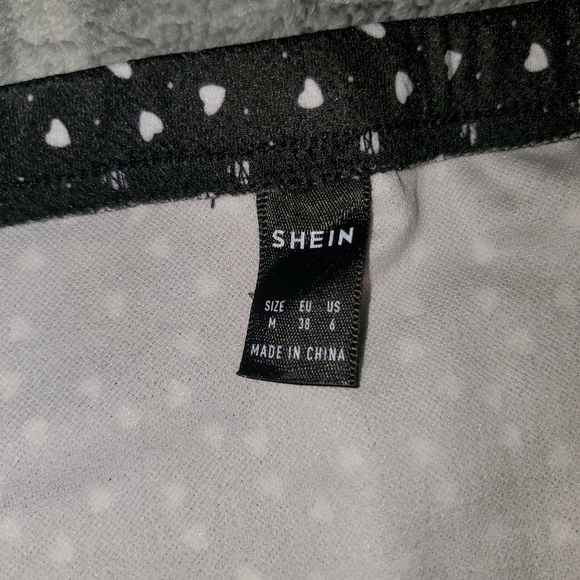 Heart Print Pencil Skirt - Picture 6 of 6